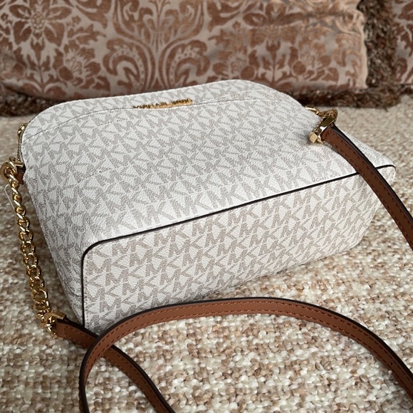 Michael Kors Jet Set Travel Medium Dome Crossbody - Picture 7 of 16